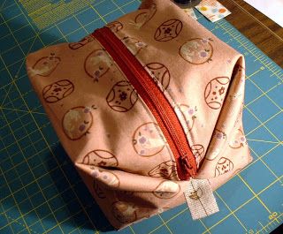 How to make a Saikoro (Dice) pouch. Diy Dice Bag, Dice Pouch, Pouch Diy, Sewing Purses, Small Sewing Projects, Dice Bag, Pouch Pattern, Bag Patterns To Sew, Tote Pattern