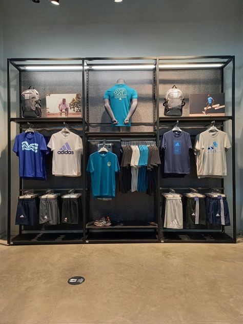 Adidas Store Interior, Sport Retail Store Design, Hanging Clothes Ideas, Sports Shop Interior Design, Wall Hat Racks, Sportswear Store, Clothing Store Displays, Feature Wall Living Room, Retail Store Interior Design