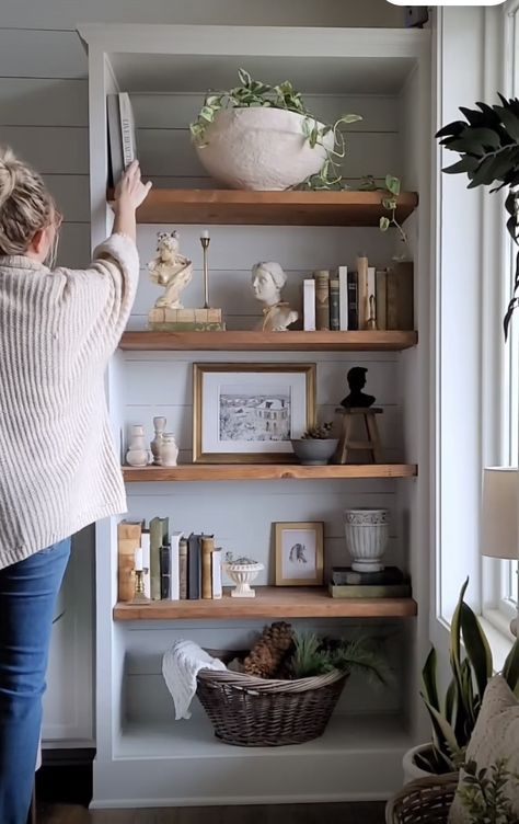 Painted Shelves Ideas Bookshelves, Painted Shelves Ideas, How To Decorate Shelves, Hallway Bookshelf, Painted Shelves, Decorate Shelves, Sandringham House, Styling Bookshelves, Floating Shelf Decor