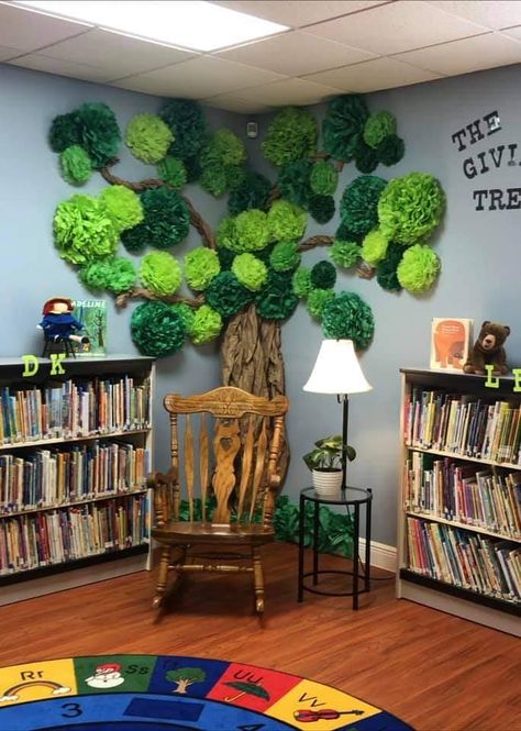 Forest Classroom, Classroom Tree, Jungle Theme Classroom, Sunday School Rooms, Camping Theme Classroom, Children's Library, Preschool Rooms, Library Display, Preschool Classroom Decor