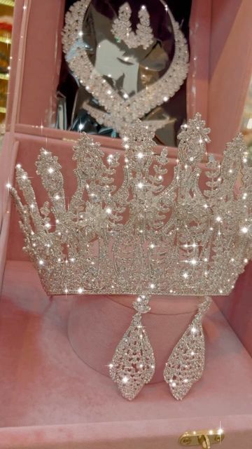 Alaa Eddin Almustafa on Instagram Big Quince Crowns, Quince Crowns Pink, Crown For Prom, Quinceanera Crowns, Quince Crowns, Quince Crown, Light Blue Quince, Crown Quince, Quince Planning