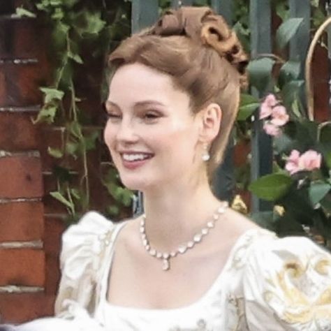 icon | icons Royalty Dr, Francesca Bridgerton, Hannah Dodd, Bridgerton Aesthetic, Regency Dress, How To Be Likeable, Season 3, Character Inspiration, Sofia