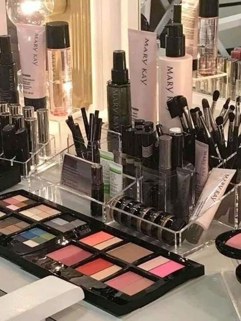 Mary Kay Display, Kosmetyki Mary Kay, Mary Kay Office, Concealer Eyeliner, Mary Kay Marketing, Imagenes Mary Kay, Mary Kay Party, Mary Kay Skin Care, Mary Kay Products