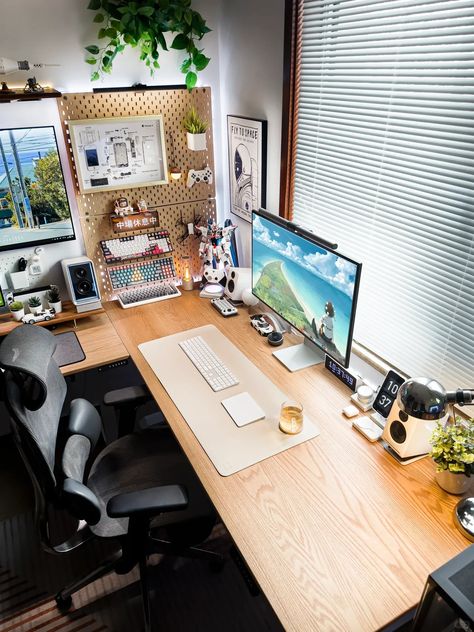 L Shaped Desk Gaming Setup Bedroom, Desk Organization L Shaped, Desk Ideas L Shaped, Pc Setup L Desk, Pc Workstation Setup, Desk Setup L Shape, L Shaped Workstation, L Shape Study Table Design Bedroom, Corner Desk Setup Ideas