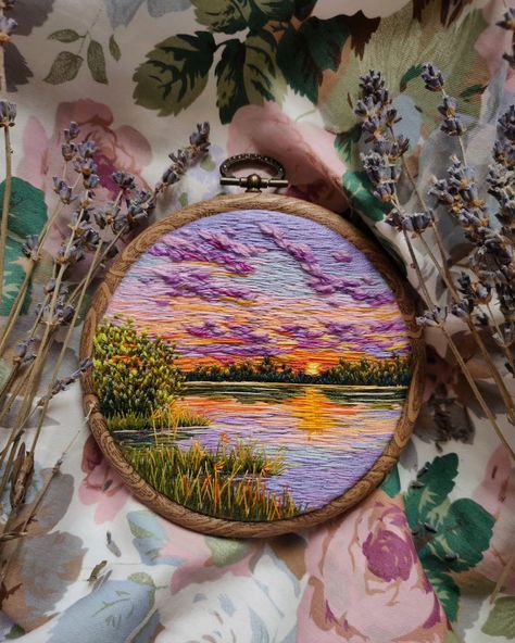 Embroidery Nature Scene, Embroidery Designs Landscape, Embroidery Landscape Pattern, Nature Embroidery Inspiration, Scenic Embroidery, Modern Embroidery Ideas, Embroidery Stitch Patterns, Complex Embroidery, Scenery Embroidery