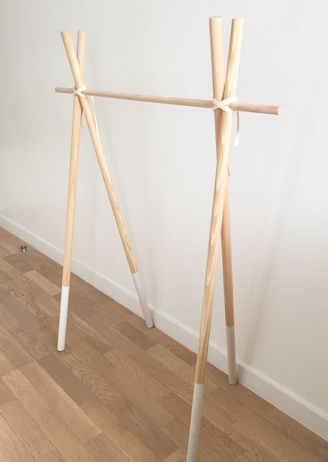 Clothes Rack Diy, Wooden Clothes Rack, Diy Clothes Rack, Store Design Boutique, Craft Fairs Booth, Craft Booth Displays, Flower Store, Wild Rag, Craft Booth