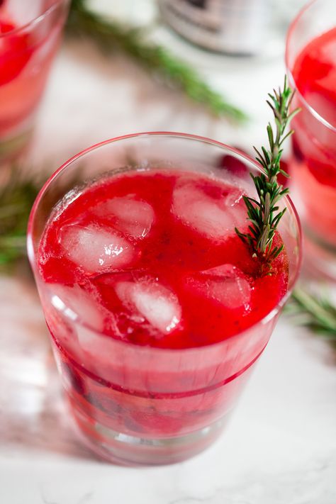 Cranberry Sauce Vodka Smash | greens & chocolate Cape Cod Drink, Vodka Smash, Cranberry Juice Benefits, Shake Drink, Cranberry Benefits, Best Christmas Appetizers, Festive Holiday Cocktails, Mom On Timeout, Leftover Cranberry Sauce