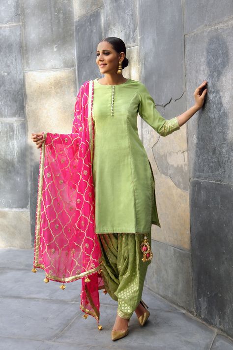 Light Green Patiala Suit with Hot Pink Dupatta Green Suit Combination Women, Green Dupatta Combination Suit, Suit Patiala, Meena Bazaar, Patiala Suit Designs, Patiyala Dress, Combination Dresses, Pink Dupatta, Light Green Dress