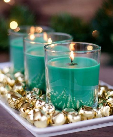 This Jingle Bells Candle DIY Centerpiece is SO EASY to make! Diy Christmas Centerpieces, Christmas Centerpieces Cheap, Winter Wedding Centerpieces, Diy Christmas Table, Teal Christmas, Christmas Table Centerpieces, Christmas Centerpieces Diy, Christmas Tablescape, Christmas Centerpiece