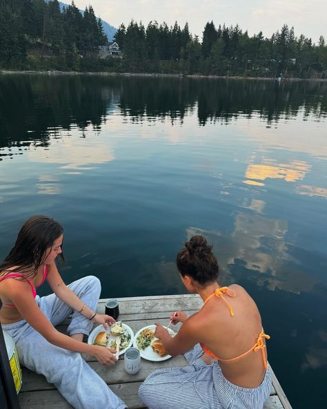 on lake time Lake Trip With Friends, Lake Asthetic Picture, Lake Days Aesthetic, Lake Girl Aesthetic, Pictures At The Lake, Lake Day Aesthetic, Summer Lake House, Lake Aesthetics, Lake Weekend