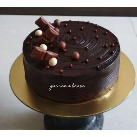 Simple Chocolate Ganache Cake Design, Simple Chocolate Cake Decoration Birthday Decorating Ideas, Dark Chocolate Birthday Cake, Dark Chocolate Cake Decoration, Cack Decoration Easy, Simple Chocolate Truffle Cake Design, Simple Chocolate Cake Designs Birthday, Dark Chocolate Cake Design, Ganache Cake Design