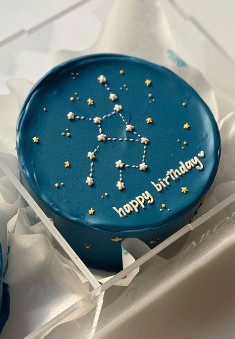 Minimalist Birthday Cake, Birthday Cake Aesthetic, Minimalist Birthday, Desserts Cake, Cake Aesthetic, Simple Cake Designs, Funny Birthday Cakes, Mini Cakes Birthday, Cute Baking