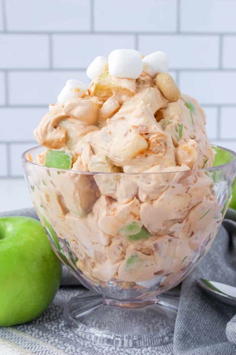 Taffy Apple Salad Recipe, Caramel Apple Salad Recipe, Taffy Apple Salad, Apple Salad Recipe, Caramel Apple Salad, Caramel Apple Desserts, Snicker Apple Salad, Salty Desserts, Taffy Apple