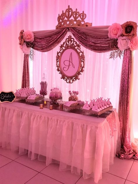 Princess Ball Party Decorations, Pink Princess Theme Birthday Party, Rose Gold Decorations Quinceanera, Bloxburg Quince, Quince Princess Theme, Pink Quinceanera Theme Decoration, Royal Quinceanera Theme, Cincoñera Ideas, Aurora Quinceanera Theme