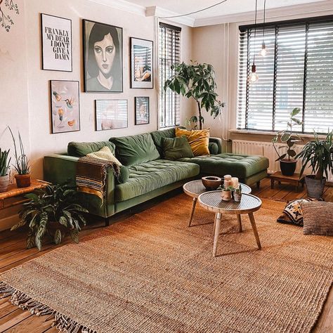 Earthy Living Room Ideas, Green Couch Living Room, Brown Couch Living Room, Earthy Living Room, Earthy Home Decor, Bring Nature Indoors, Green Couch, Living Room Corner, Living Room Green