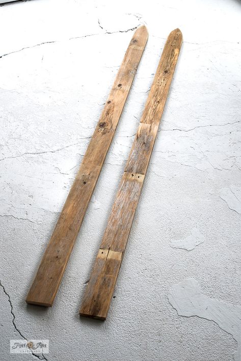 Learn how to make DIY wood ski decor with reclaimed wood planks! Includes how to stripe and finish the skis so they resemble real antique skis! Visit full tutorial with lots of pictures. Antique Skis On Wall, Reclaimed Wood Christmas Decor, Ski Christmas Decor, Skiing Decor, Vintage Ski Decor, Alpine Decor, Ski Cottage, Antique Skis, Vintage Skis