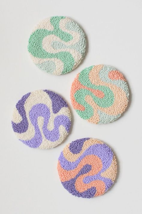 فن النسيج, Punch Needle Coasters, Punch Needle Coaster, Punch Needle Patterns, Coffee Table Decor, Danish Pastel, Deco Retro, Pola Sulam, Punch Needle Embroidery