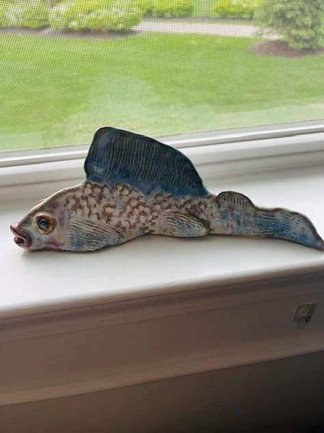 Fish Pottery, Pottery Handbuilding, Fish Sculpture, Ceramic Fish, Clay Animals, Pottery Crafts, Ceramic Animals, Ceramics Projects, Ceramic Birds