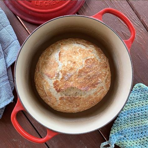 Enameled Cast Iron Dutch Oven Recipes, Oven Bread Recipes, Dutch Oven Bread Recipes, Le Creuset Dutch Oven Recipes, Cast Iron Bread Recipes, Easy No Knead Bread, No Knead Bread Recipe, Dutch Oven Recipes Cast Iron, Cast Iron Bread