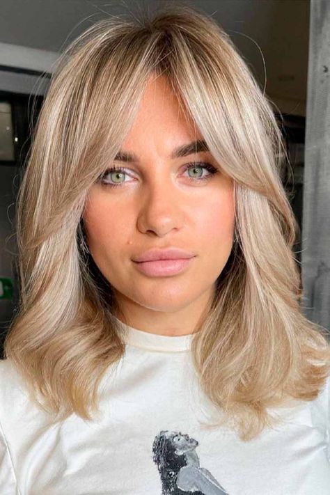 Curtain Bangs On Round Face, Shoulder Length Hair With Bangs, Medium Haircut, Medium Length Blonde, Blonde Hair With Bangs, Medium Length Hair With Layers, Bangs With Medium Hair, Hair With Bangs, Shoulder Length Hair Cuts