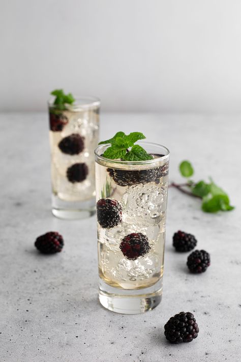 This blackberry umeshu whisky highball is so tasty!⁠
⁠
We used Hatozaki Whisky for these delicious flavors!⁠ Umeshu Cocktail, Gluten Free Cocktails, Dairy Free Appetizers, Dairy Free Salads, Dairy Free Soup, Soy Free Vegan, Dairy Free Breakfasts, Bread Snacks, Brunch Cocktails