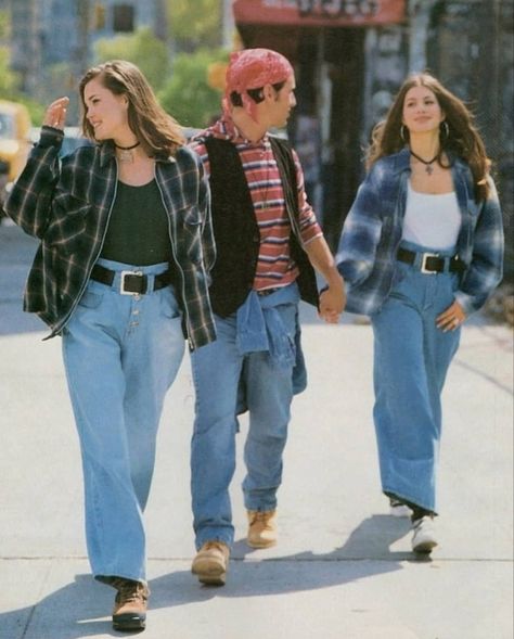 90s Decade Outfits, 90s Fashion Street Style, Decade Outfits, Decades Outfits, Retro Outfits 90s, 1990 Style, Look 80s, Looks Hip Hop, Decades Fashion