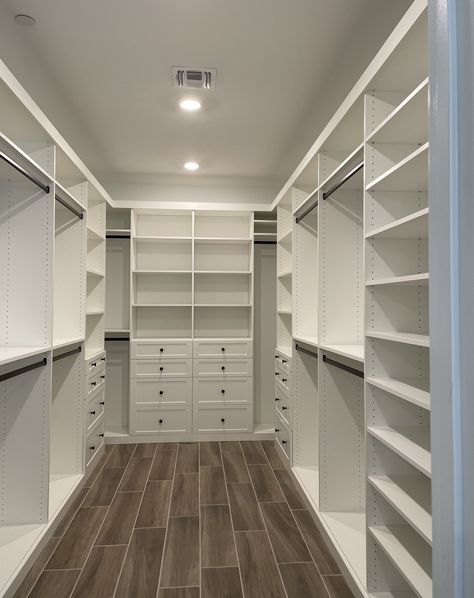 Closet Interior Design, Walkin Closets Design, Diy Walk In Closet, Organizing Walk In Closet, Master Closet Design, House Closet, Closet Planning, Walking Closet, Dream Closet Design