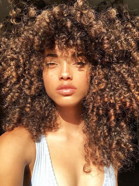 A Model on How She Finally Learned to Embrace Her Curls #CurlyHairstylesTrends Curly Hair Photos, Pelo Afro, Beautiful Curls, Hair Photo, Short Curly Hair, Long Curly Hair, Long Curly, Smooth Hair, Natural Curls