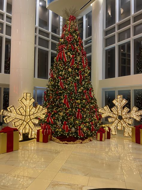 Massive Christmas Tree, Christmas Decor Luxury, Rich Christmas Tree, Royal Christmas Tree, Hotel Christmas Tree, Christmas Tree Luxury, Huge Christmas Tree, Giant Christmas Tree, Rich Christmas