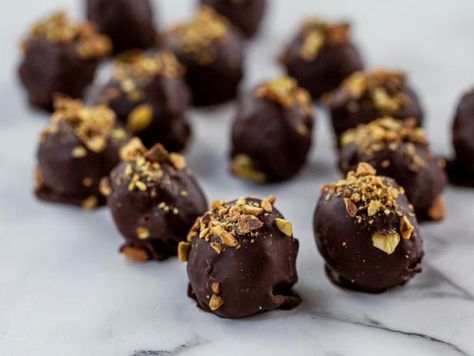 Samoa Truffles, Brownie Truffles Recipe, Whole Foods Plant Based, Brownie Truffles, Truffles Recipe, Candy Truffles, Pioneer Woman Recipes, Chocolate Cream Cheese, Truffle Recipe