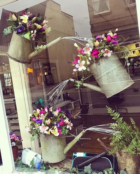 Flower Shop Display, Spring Window Display, Summer Window Display, Garden Center Displays, Flower Shop Interiors, Store Front Windows, Flower Shop Decor, Flower Shop Design, Window Display Retail