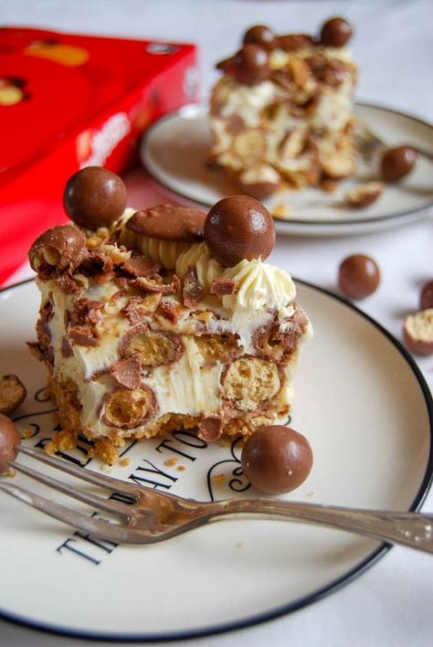 Malteser Cheesecake for Two Malteser Cheesecake, Cheesecake For Two, Pear Cake Recipes, Malteser Cake, Chocolate Easter Cake, Maltese Recipes, Cheesecake Cake Recipes, Mini Cheesecake Recipes, Make Ahead Desserts