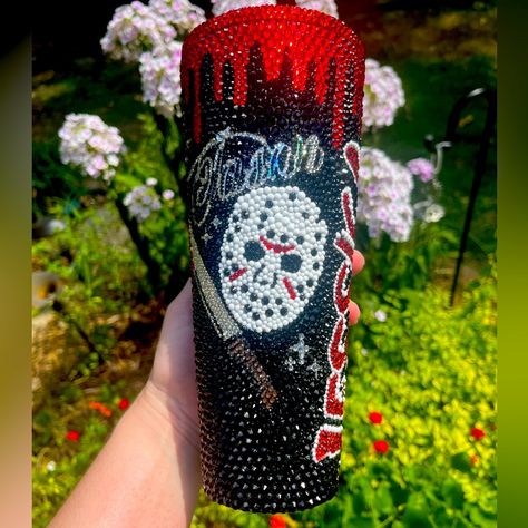 Custom Made Friday The 13th Jason Rhinestone Cup! Each Rhinestone Is Placed Individually One By One By Myself! This Is A Great Gift Or Something For Yourself If You Are A Horror Fan Or Love Scary Movies! This Cup Is A 24oz Starbucks Cup Covered In Over 2k Rhinestones! It Id Durable And Can Be Used Everyday! It Is Not Dishwasher Friendly, Hand Wash Only, No Microwave, Or Left In Hot Temperatures! I Can Put Your Name On The Cup Like In The Picture Or I Can Leave It Blank! It Is Your Preference! If Horror Movie Tumbler Ideas, Rhinestone Cups Tumblers, Rhinestone Projects Diy, Rhinestones Tumbler, Bedazzled Stuff, Bedazzled Bottle, Snowglobe Tumblers, Rhinestone Halloween, Friday The 13th Jason