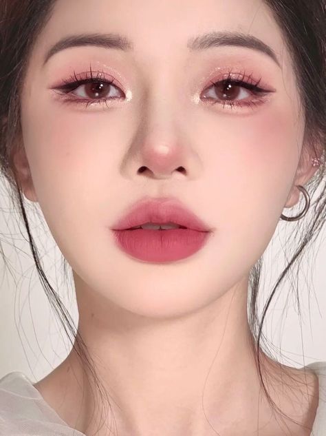 Soft Make-up, Membentuk Alis, Mekap Mata, Asian Makeup Looks, Soft Makeup Looks, Doll Eye Makeup, Korean Eye Makeup, Smink Inspiration, Ethereal Makeup