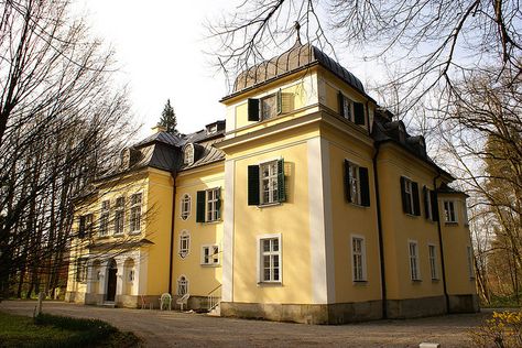 The Real von Trapp Family House by Kevin Ong, via Flickr Von Trapp Family, Sound Of Music Tour, Sound Of Music Movie, Lorna Doone, Family Villa, Salzburg Austria, Historical People, Musical Movies, Sound Of Music