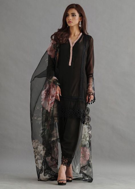 Simple Pakistani Dresses Shalwar Kameez, Black Organza Dress, Black Net Dress, Black Pakistani Dress, Digital Print Dupatta, Organza Dresses, Organza Suits, Casual Indian Fashion, Simple Black Dress