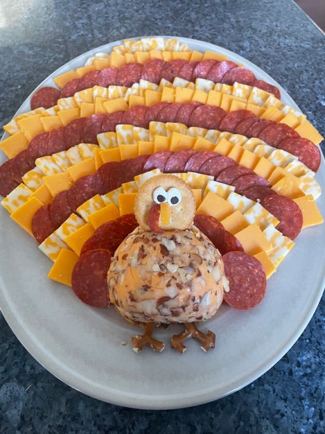 My Thanksgiving cheese turkey! Veggie Turkey Charcuterie Board, Cheese Ball Turkey Charcuterie Board, Thanksgiving Fruit And Veggie Platter, Thanksgiving Cheese Plate Turkey, Veggie Tray Ideas For Thanksgiving, Cheese Platter Ideas Thanksgiving, Turkey Meat And Cheese Tray, Turkey Thanksgiving Charcuterie Board, Thanksgiving Turkey Cheese Platter