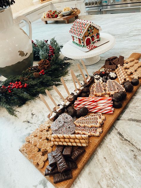 Gingerbread party Hot Chocolate Bar Gender Reveal, Oh Snap Birthday Party Ideas, Gingerbread Theme Party Food, Gingerbread Holiday Party, Cookie Exchange Party Decorations, Cookie Decorating Christmas Party, Gingerbread Baby Shower Decorations, Cookie Christmas Party, Gingerbread Themed Baby Shower Ideas