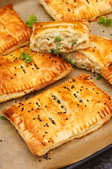 Chicken Pot Pie Hand Pies Chicken Pot Pie Hand Pies, Savory Hand Pies Recipes, Hand Pies Savory, Chicken Pot Pie Filling, Chicken Pot Pies, Mini Chicken Pot Pies, Hand Pie Recipes, Pot Pies Recipes, Pot Pies