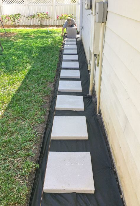 Laying a stepping stone and gravel path - Ashley Brooke Designs Heaven Flower, Gravel Patio Diy, Ashley Brooke Designs, Pavers Backyard, Side Yard Landscaping, Add Value To Your Home, Gravel Patio, House Simple, Ashley Brooke