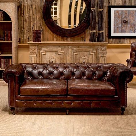 10 Best Leather Chesterfield Sofas - Candie Anderson Club Interior, Chesterfield Bank, Sofa Vintage, Apartment Studio, Style Salon, Leather Chesterfield Sofa, Leather Chesterfield, Leather Chairs, Furniture Sofas