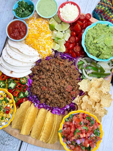 How To Build The Ultimate Taco Charcuterie Board - Hispana Global Taco Charcuterie Board, Taco Charcuterie, Taco Board, Guacamole Ingredients, Games Night, How To Make Guacamole, Ground Beef Tacos, Mexican Spices, Taco Party