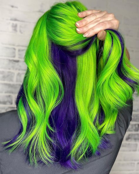 Neon Green Hair Color, Green Hair Color Ideas, Purple And Green Hair, Green Hair Color, Neon Green Hair, Dark Green Hair, World Hair, Girl Hair Colors, Rave Hair