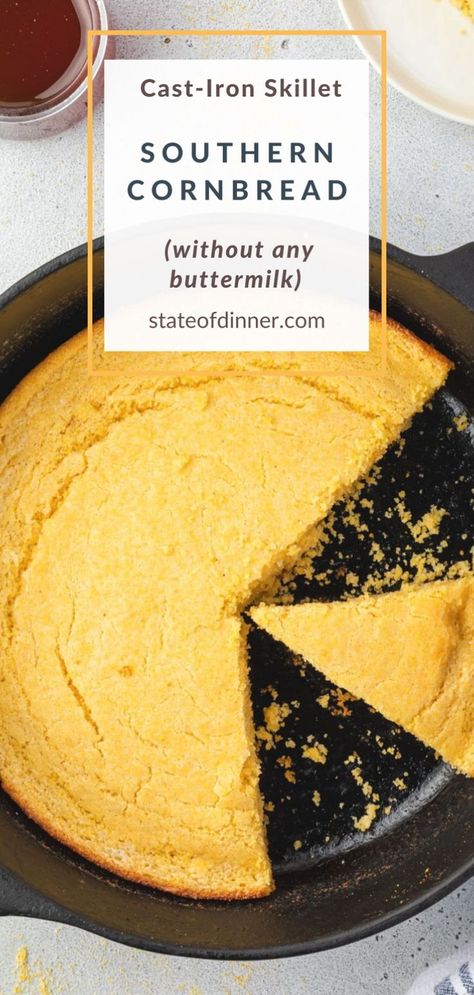 Southern cornbread on a skillet. Cornbread Recipe Without Milk, Cornbread Recipe Without Buttermilk, Savory Cornbread Recipe, Cast Iron Skillet Cornbread, Iron Skillet Cornbread, Southern Cornbread Recipe, Southern Style Cornbread, Savory Cornbread, Easy Cornbread Recipe