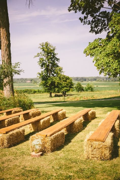 Unique Rustic Wedding, Rustic Backyard, Rustic Wedding Decorations, Country Wedding Ideas, Ceremony Seating, Hay Bales, בר מצווה, Wedding Forward, Rustic Country Wedding