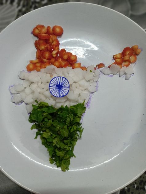 Tricolour Salad decoration idea. #India flag #india map #vegetable salad Independence Day Salad Decoration, India Map Creative Art, Vegetables Salad Decoration, Tricolour Salad Decoration, Vegetable Day Celebration In School, Salad Making Decoration, Salad Decoration Ideas For Kids, Fruit Day Decoration In School, Vegetable Salad Decoration Ideas