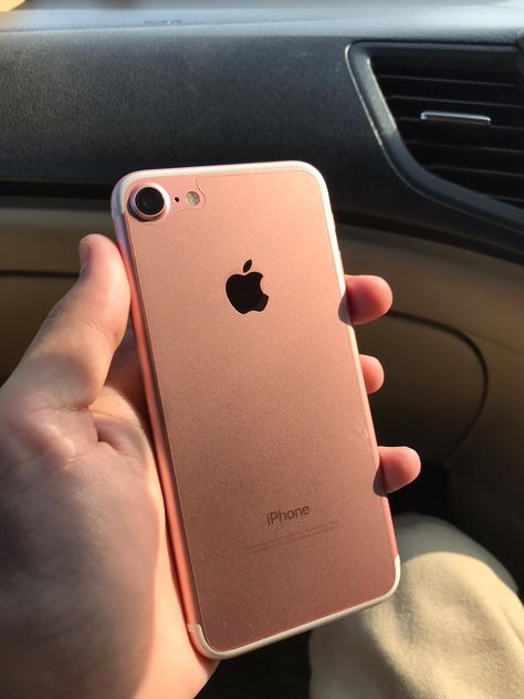 Iphone 7 Gold, Iphone 7 Rose Gold, Rose Gold Aesthetic, Wall Hats, Rose Gold Iphone, Diy Leather Bracelet, Casing Iphone, Iphone Life Hacks, Phone Samsung