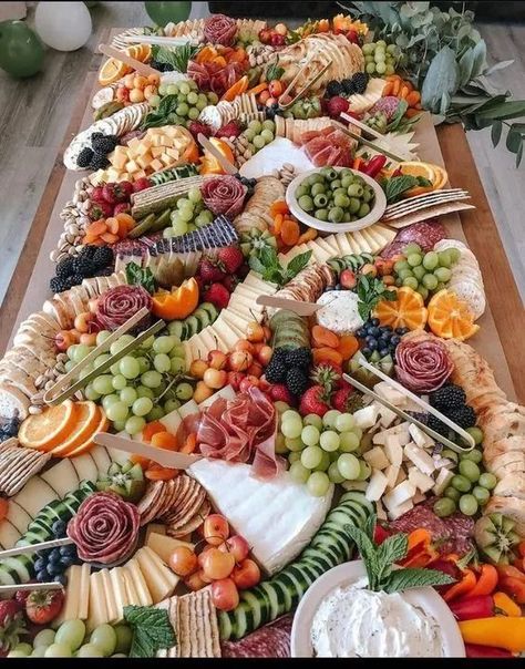 35+ Stunningly Beautiful Wedding Grazing Table Ideas - Delishably Wedding Grazing Table Ideas, Table Food Ideas, Wedding Grazing Table, Grazing Table Ideas, Brunch Reception, Charcuterie Table, Party Food Buffet, Mini Sandwiches, Charcuterie Inspiration