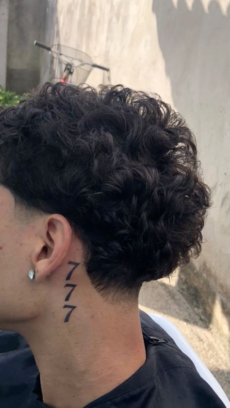 Back Of Neck Tattoo Men, Fade Haircut Designs, Tattoo Homme, Shoulder Cap Tattoo, Tattoo Quotes For Men, Small Neck Tattoos, Behind Ear Tattoos, Side Neck Tattoo, Men Haircut Curly Hair