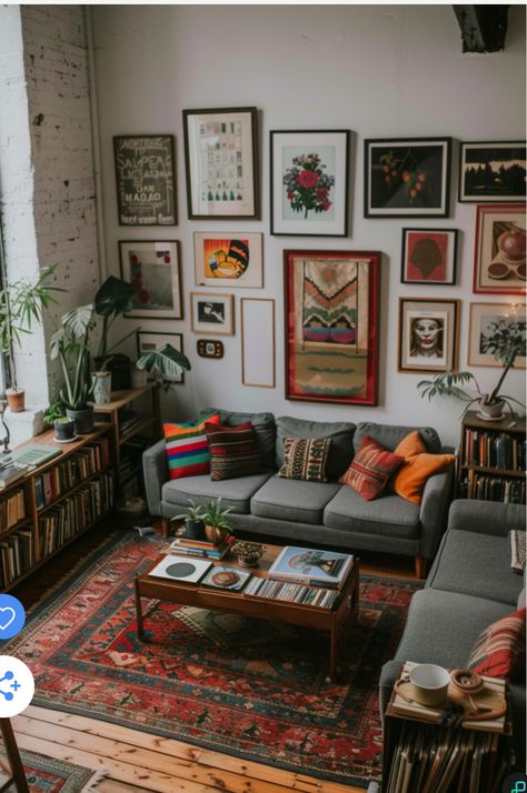 Eclectic Minimalism Interior, Eclectic Chic Living Room, Cozy Carpet Living Room, Mid Century Inspired Living Room, Maximalist Eclectic Decor, Mid Century Modern Eclectic Living Room, Eclectic Apartment Living Room, Mid Century Living Room Ideas, Mid Century Modern Decor Ideas